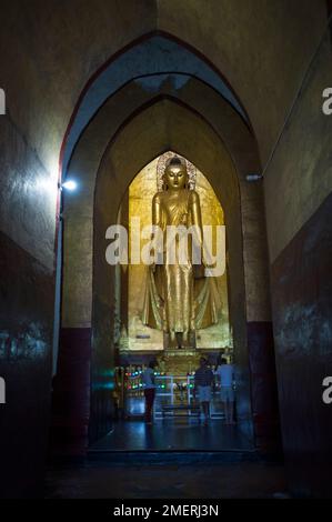 Myanmar, Myanmar occidental, Bagan, Temple Ananda, 3rd Bouddha Banque D'Images