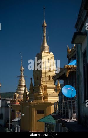 Myanmar, Birmanie occidentale, Bagan, Mont Popa, pagode au sommet Banque D'Images