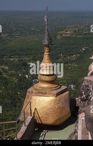 Myanmar, Myanmar de l'Ouest, Bagan, Mont Popa, Golden rock Banque D'Images