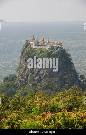 Myanmar, Birmanie occidentale, Bagan, Mont Popa Banque D'Images