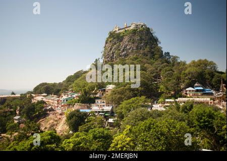 Myanmar, Birmanie occidentale, Bagan, Mont Popa Banque D'Images