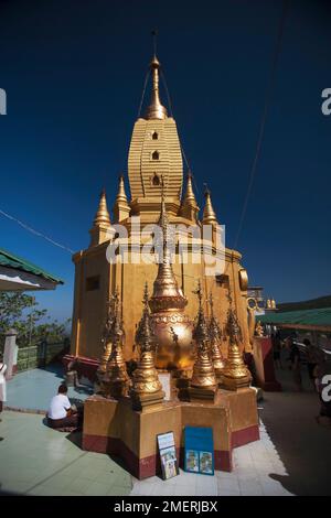 Myanmar, Myanmar occidental, Bagan, Mont Popa, pagode au sommet Banque D'Images