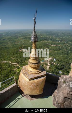 Myanmar, Myanmar de l'Ouest, Bagan, Mont Popa, Golden rock Banque D'Images