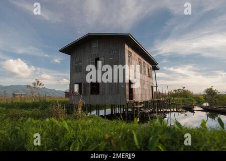 Myanmar, Myanmar de l'est, lac Inle, maison sur lac Banque D'Images