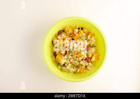 Blé bulghour aux raisins de Corinthe et aux pois chiches Banque D'Images