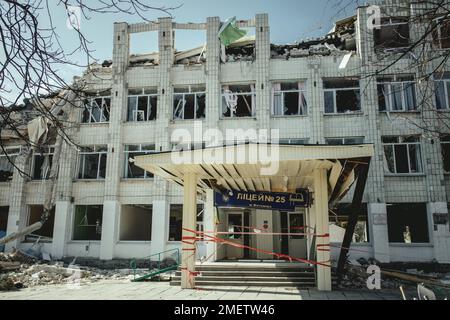 25th école détruite par une attaque de missiles russes le 4 mars à 9:30 h, Schytomir, Ukraine Banque D'Images