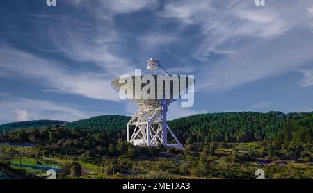 Sardinia radio Telescope utilisé pour l'exploration spatiale et est situé à San Basilio dans le centre de la Sardaigne Banque D'Images