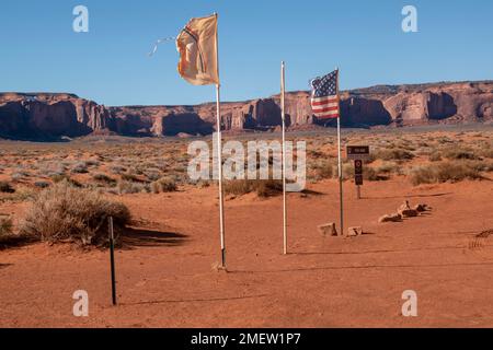 Monument Valley est un symbole emblématique du sud-ouest américain, qui abrite la nation Navajo. Banque D'Images