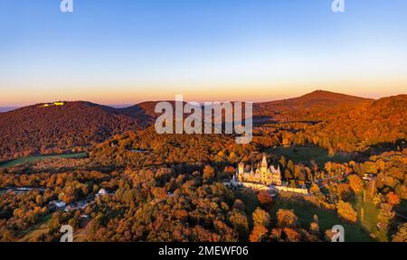 Château de Drachenburg de 1884, ancienne villa privée de l'investisseur financier Stephan von Sarter, Siebengebirge, Koenigswinter, Rhénanie, Nord Banque D'Images