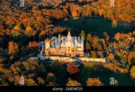 Château de Drachenburg de 1884, ancienne villa privée de l'investisseur financier Stephan von Sarter, Siebengebirge, Koenigswinter, Rhénanie, Nord Banque D'Images