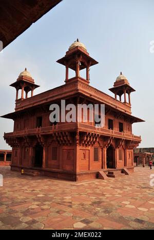 Un palais de l'empereur Akhbar à Fathepur Sikri, ville montrant des exemples étonnants des collections les mieux préservées de l'architecture indienne Mughal, Agra, Inde Banque D'Images