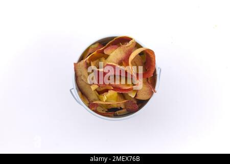 Composter DIY - Pot de grattage - Epelure de pomme Banque D'Images