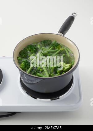 Le brocoli et les haricots sautés Banque D'Images