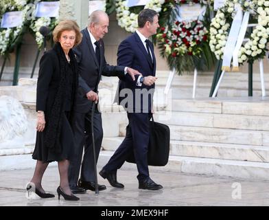 Le roi Juan Carlos et la reine Sofia d'Espagne assistent aux funérailles de l'ancien roi Constantine II de Grèce, dans la cathédrale métropolitaine Banque D'Images