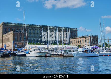 Stockholm, Suède - 06 21 2009: Bateaux à voile de la Volvo Ocean race dans le port de la capitale suédoise Stockholm dans la mer baltique Banque D'Images