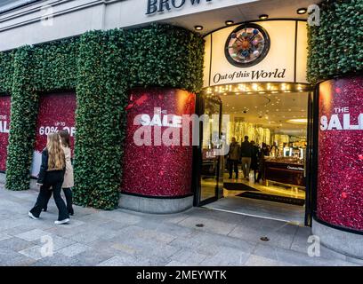 The Brown Thomas sale, The Brown Thomas Department Store janvier sale à Grafton Street, Dublin, Irlande Banque D'Images