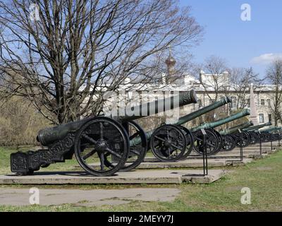 rangée de canons de bronze anciens dans la forteresse Banque D'Images