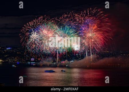 Feux d'artifice au-dessus du Bosphore, Istanbul, Turquie Banque D'Images