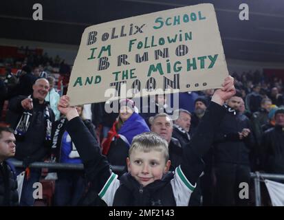 Southampton, Royaume-Uni. 24th janvier 2023. Newcastle Fan tient un panneau avant le match de la Carabao Cup au stade St Mary's, à Southampton. Le crédit photo devrait se lire: Paul Terry/Sportimage crédit: Sportimage/Alay Live News Banque D'Images