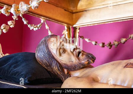 Détail du visage de notre seigneur jésus-christ dans le trône ou plate-forme du paso du Saint-Burial (Santo Entierro) de l'Ermitage de la Soledad Banque D'Images