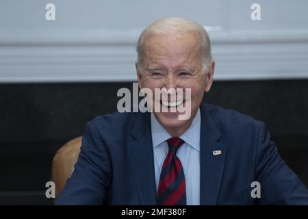 Washington, États-Unis. 24th janvier 2023. Le président des États-Unis Joe Biden sourit lorsqu'il rencontre les dirigeants démocrates du Congrès à la Maison Blanche à Washington, DC, mardi, 24 janvier 2023. Photo de Chris Kleponis/ Credit: UPI/Alay Live News Banque D'Images