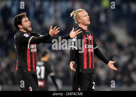 Roma, Italie. 24th janvier 2023. Simon Kjær d'AC Milan dejection et Davide Calabria d'AC Milan pendant la série Un match de football entre SS Lazio et AC Milan au stade Olimpico à Rome (Italie), 24 janvier 2023. Photo Antonietta Baldassarre/Insidefoto crédit: Insidefoto di andrea staccioli/Alamy Live News Banque D'Images