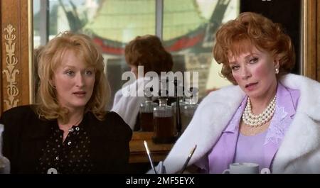 CARTES POSTALES DU BORD 1990 film Columbia Pictures avec Meryl Streep à gauche et Shirley MacLaine Banque D'Images