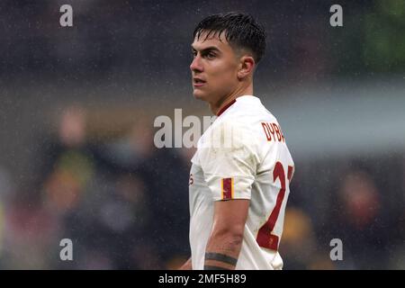 Milan, Italie, 8th janvier 2023. Paulo Dybala d'AS Roma regarde pendant le match de la série A à Giuseppe Meazza, Milan. Le crédit photo devrait se lire: Jonathan Moscrop / Sportimage Banque D'Images