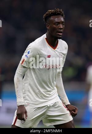 Milan, Italie, 8th janvier 2023. Tammy Abraham d'AS Roma réagit pendant la série Un match à Giuseppe Meazza, Milan. Le crédit photo devrait se lire: Jonathan Moscrop / Sportimage Banque D'Images