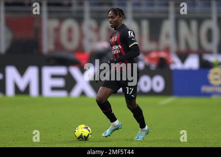 Milan, Italie, 8th janvier 2023. Rafael Leao de l'AC Milan pendant la série Un match à Giuseppe Meazza, Milan. Le crédit photo devrait se lire: Jonathan Moscrop / Sportimage Banque D'Images