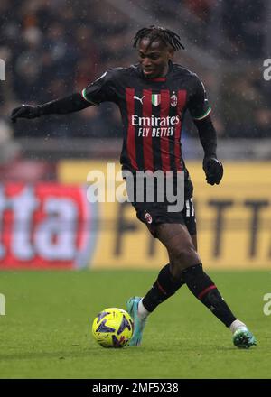 Milan, Italie, 8th janvier 2023. Rafael Leao de l'AC Milan pendant la série Un match à Giuseppe Meazza, Milan. Le crédit photo devrait se lire: Jonathan Moscrop / Sportimage Banque D'Images