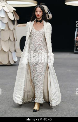 Paris, France. 24th janvier 2023. CHANEL haute Couture Printemps-été 2023 piste pendant la semaine de la haute Couture du 2023 janvier - Paris, France 24/01/2023 crédit: dpa/Alay Live News Banque D'Images