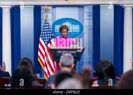 Reportage: Karine Jean-Pierre, Secrétaire de presse principale adjointe à la Maison Blanche, tient un point de presse jeudi, 29 juillet 2021 Banque D'Images