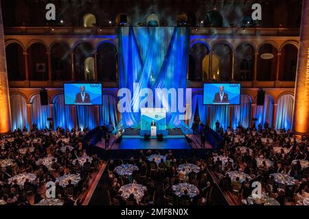 Reportage: Le président Joe Biden s'exprime au Gala national des fonds irlandais au Musée national du bâtiment à Washington, D.C., mercredi, 16 mars 2022 Banque D'Images