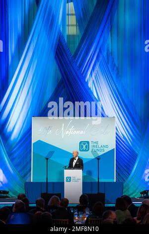 Reportage: Le président Joe Biden s'exprime au Gala national des fonds irlandais au Musée national du bâtiment à Washington, D.C., mercredi, 16 mars 2022 Banque D'Images