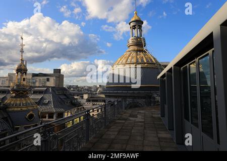 Le paysage urbain de Paris depuis le restaurant au Printemps Rooftop Terrace. Grand magasin au Printemps Haussmann.Paris.France Banque D'Images