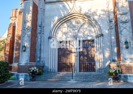 LA NOUVELLE-ORLÉANS, LA, Etats-Unis - 22 JANVIER 2023 : entrée au Saint nom de l'église catholique Jésus sur la rue Avenue Charles Banque D'Images