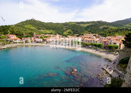 Village médiéval de Collioure en France, vue sur la côte catalane française Banque D'Images