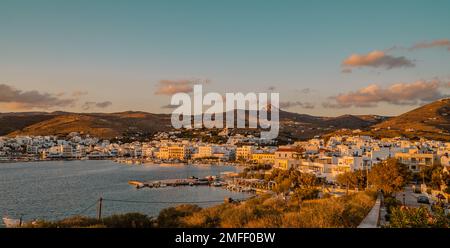 Vue aérienne de la ville de Tinos - île de Tinos, Grèce Banque D'Images