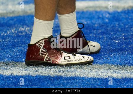 Detroit Lions tackle Dan Skipper walks to the field before drills at the  Lions NFL football camp practice, Wednesday, July 28, 2021, in Allen Park,  Mich. (AP Photo/Carlos Osorio Stock Photo - Alamy