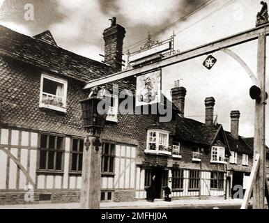 Auberge et taverne British pubs - Une photographie vieille de 1940 de He George à Crawley avec son panneau Galws inn. Banque D'Images