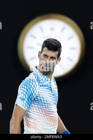 Melbourne, Australie. 25th janvier 2023. Novak Djokovic, de Serbie, réagit lors du quart-finale masculin contre Andrey Rublev, de Russie, à l'Open d'Australie au Melbourne Park à Melbourne, en Australie, le 25 janvier 2023. Credit: Bai Xuefei/Xinhua/Alay Live News Banque D'Images