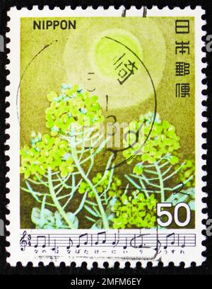 MOSCOU, RUSSIE - 25 DÉCEMBRE 2022: Timbre-poste imprimé au Japon montre la nuit de la lune de Hazy, série de chansons japonaises (série 5th), vers 1980 Banque D'Images