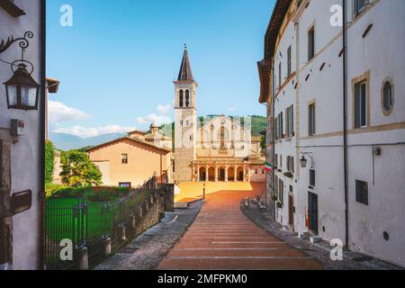 Spoleto, Santa Maria Assunta ou cathédrale Saint Mary duomo. Province de Pérouse, région de l'Ombrie, Italie, Europe. Banque D'Images