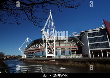 Millennium Stadium et de la rivière Taff, Cardiff, Pays de Galles. Banque D'Images