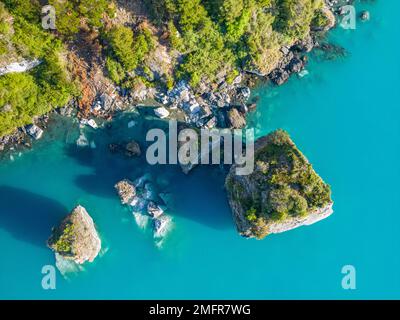 Vue aérienne des pittoresques grottes de marbre près de Puerto Rio Tranquilo - Lago General Carrera, Chili Banque D'Images