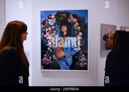 Le Centre for British Photography s'appuie sur la célèbre Collection Hyman de photographies britanniques et sur le travail de la Fondation Hyman. Les expositions présentent aujourd'hui le paysage diversifié de la photographie britannique, ainsi qu'un aperçu historique. Le Centre présente des photographies de 1900 à présent le paysage diversifié De la photographie britannique aujourd'hui , ainsi qu'une vue d'ensemble historique .James et Claire Hyman a commencé à collecter la photographie pour la Collection Hyman en 1996 et la Collection comprend maintenant plus de 3000 œuvres d'art d'importance par plus de 100 artistes . Banque D'Images