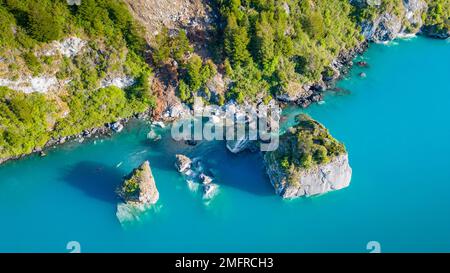 Vue aérienne des pittoresques grottes de marbre près de Puerto Rio Tranquilo - Lago General Carrera, Chili Banque D'Images