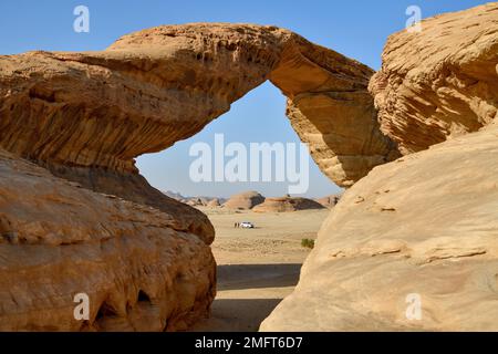 The Arch, également connu sous le nom de Rainbow Rock, près d'Alula, de la province de Medina, de l'Arabie Saoudite, de la péninsule arabique Banque D'Images