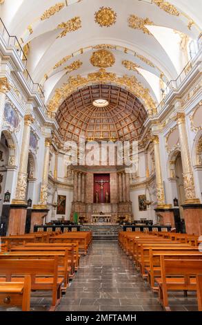 VALENCE, ESPAGNE - 17 FÉVRIER 2022 : la nef de l'église Iglesia de San Marín. Banque D'Images